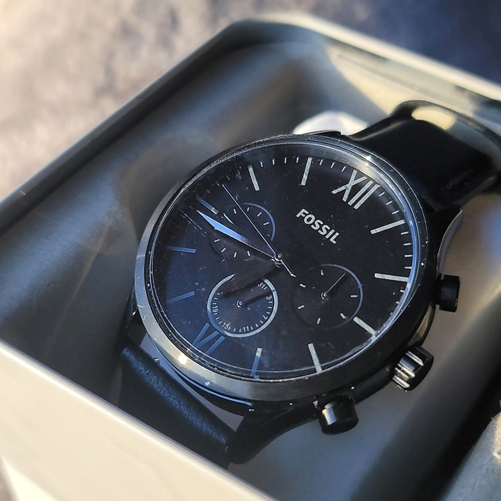 Black mens Fossil watch. NWT